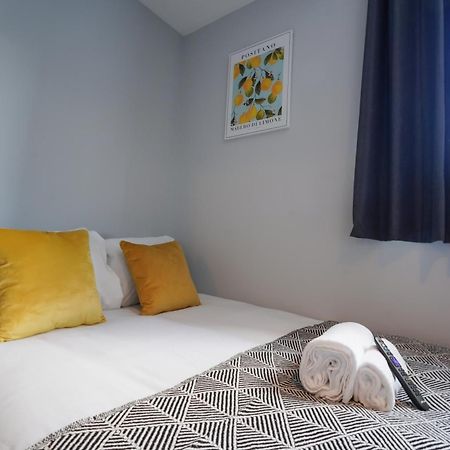 En-Suite Double Rooms, Smart Tv Comfy Style Лланелли Экстерьер фото