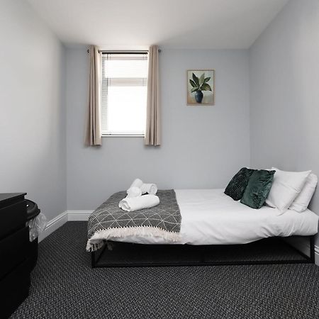 En-Suite Double Rooms, Smart Tv Comfy Style Лланелли Экстерьер фото