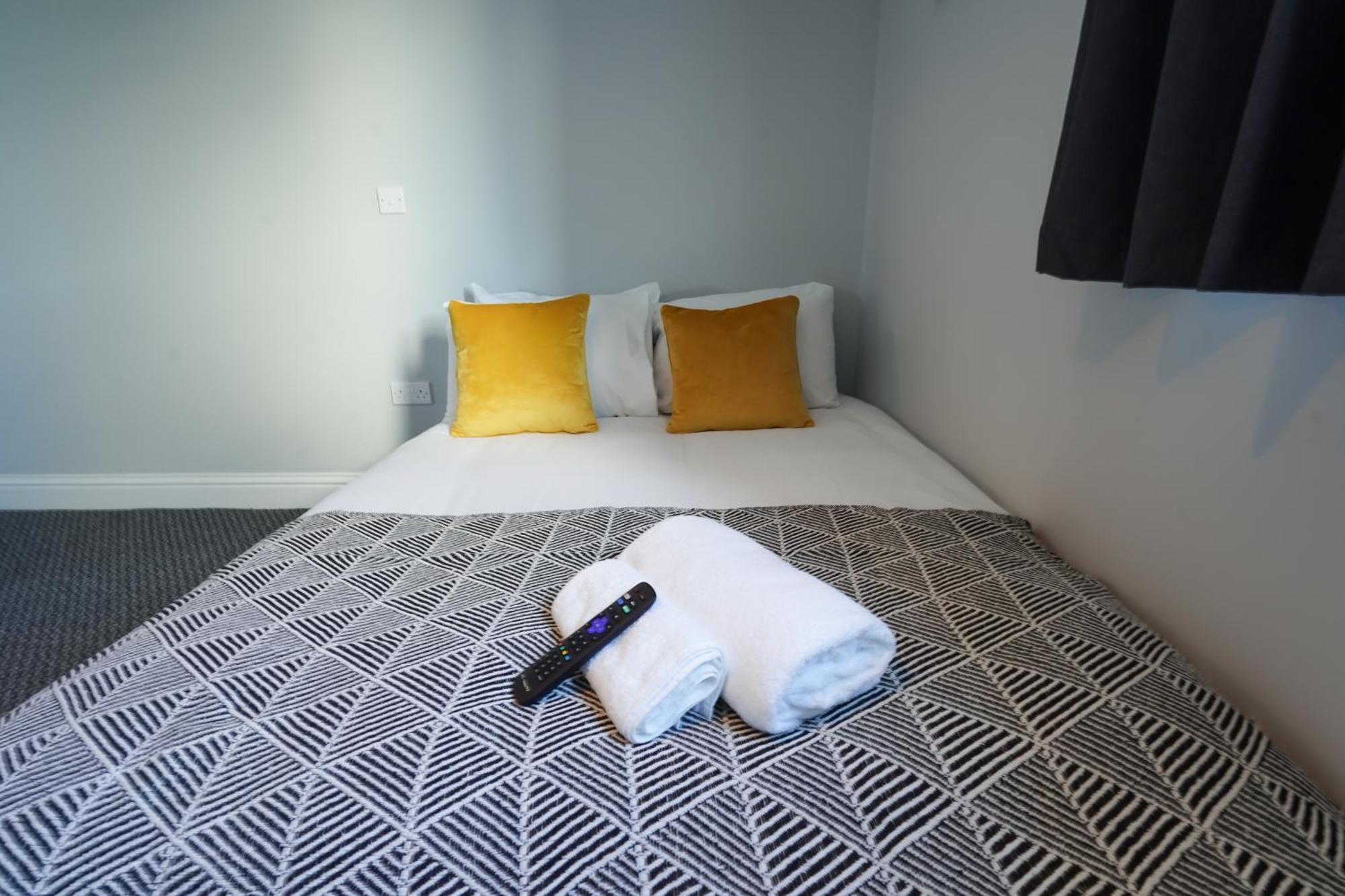 En-Suite Double Rooms, Smart Tv Comfy Style Лланелли Экстерьер фото