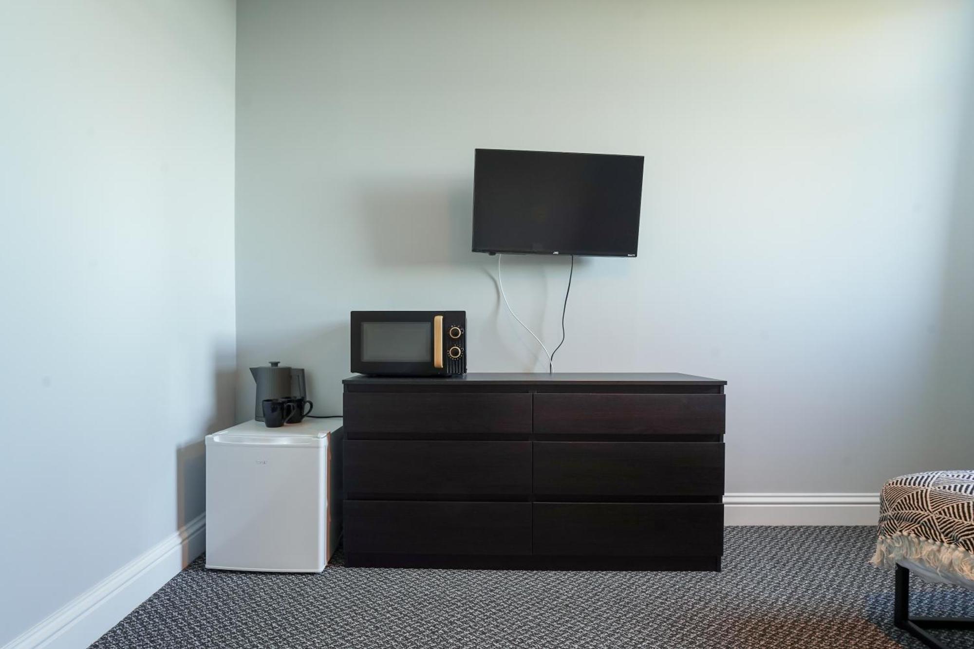 En-Suite Double Rooms, Smart Tv Comfy Style Лланелли Экстерьер фото
