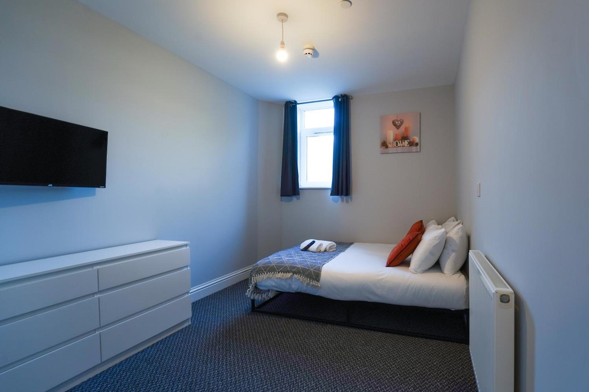 En-Suite Double Rooms, Smart Tv Comfy Style Лланелли Экстерьер фото