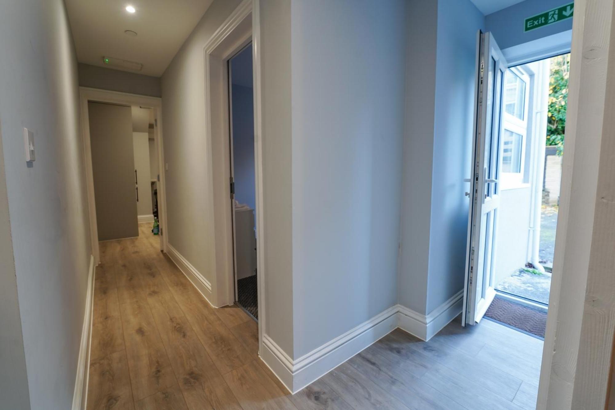 En-Suite Double Rooms, Smart Tv Comfy Style Лланелли Экстерьер фото