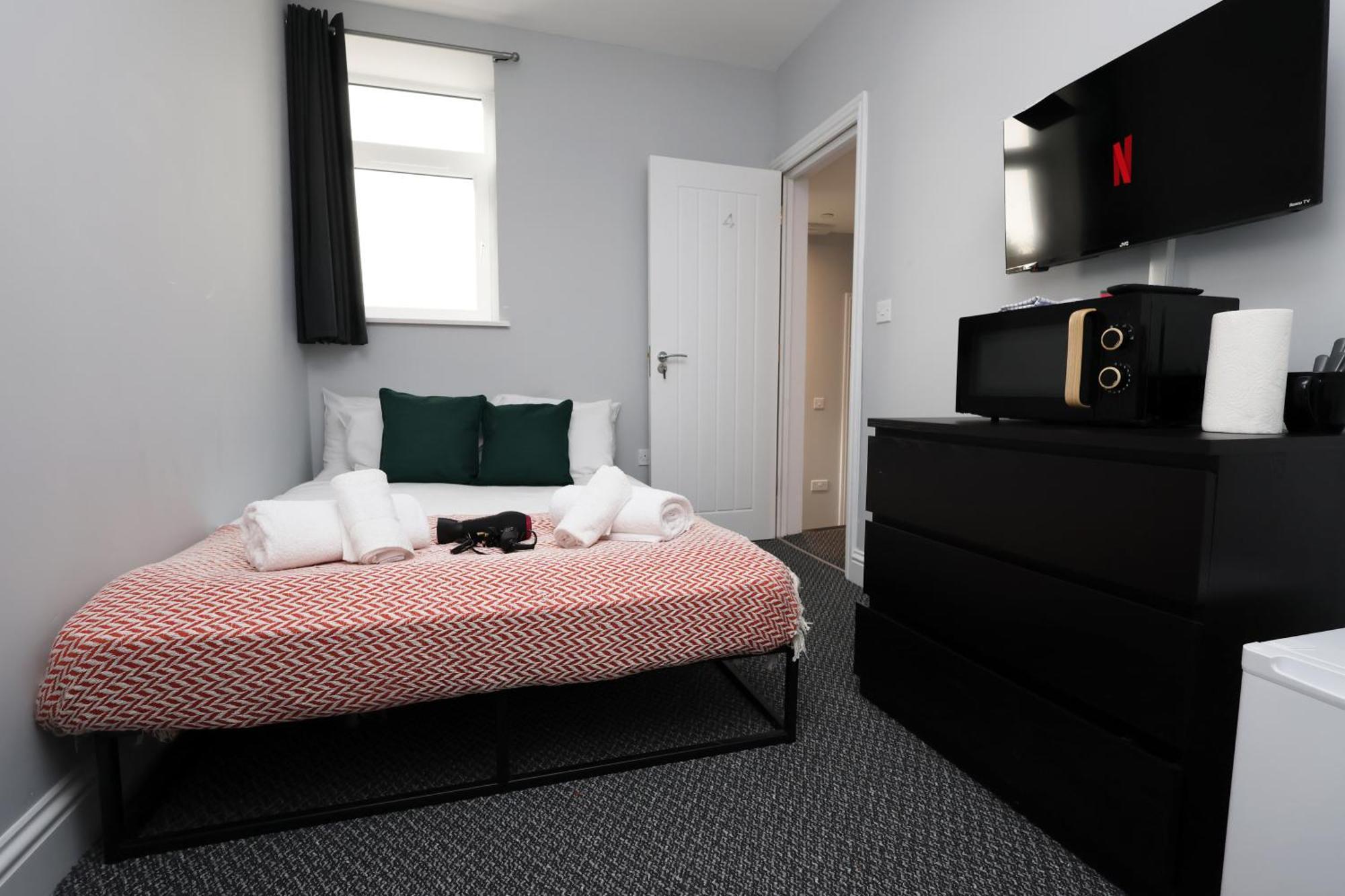 En-Suite Double Rooms, Smart Tv Comfy Style Лланелли Экстерьер фото
