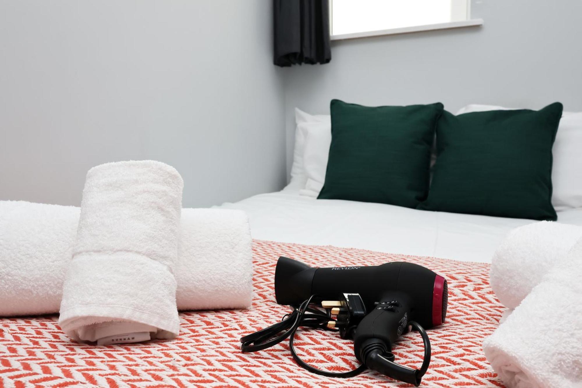 En-Suite Double Rooms, Smart Tv Comfy Style Лланелли Экстерьер фото