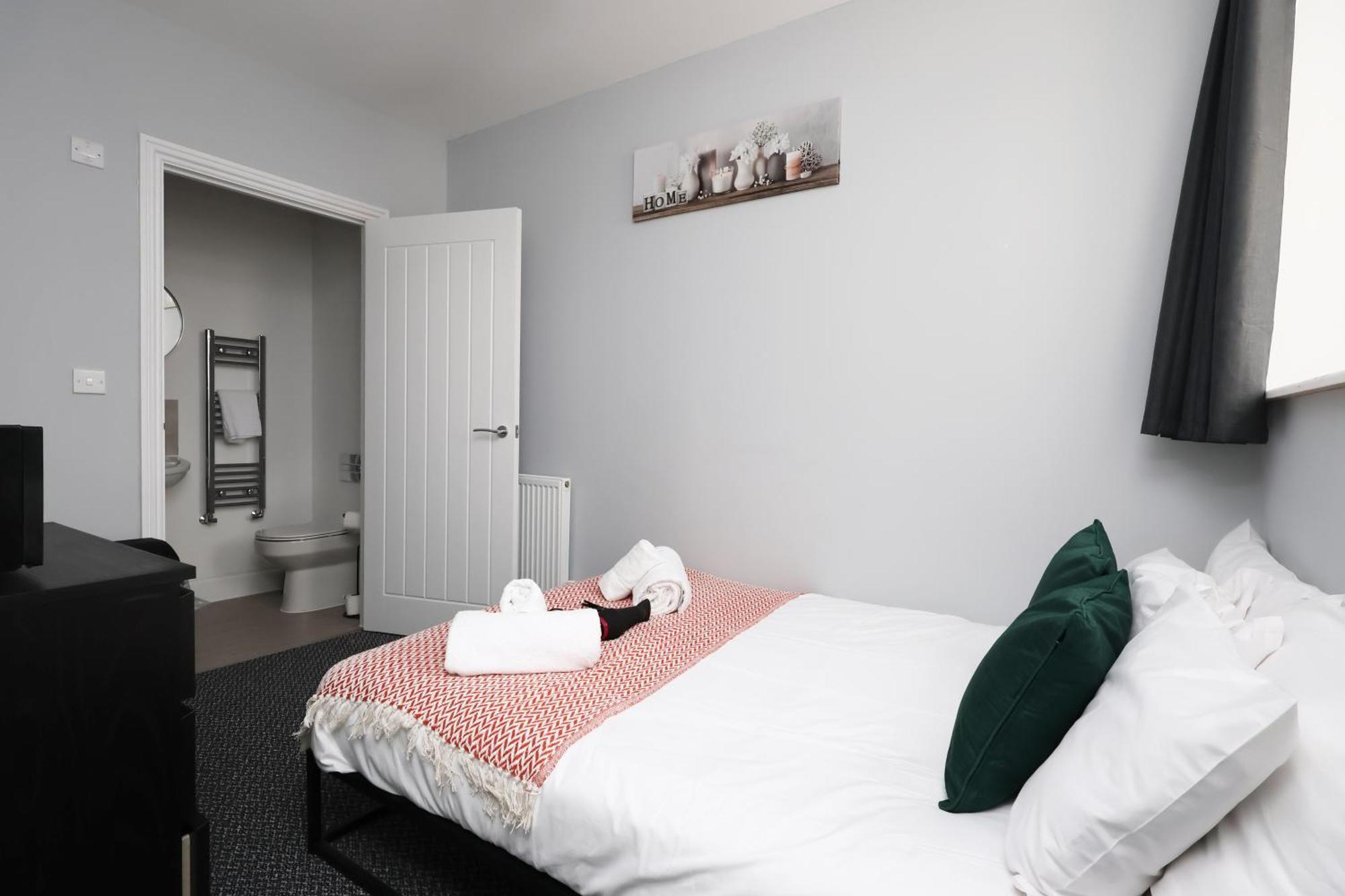En-Suite Double Rooms, Smart Tv Comfy Style Лланелли Экстерьер фото