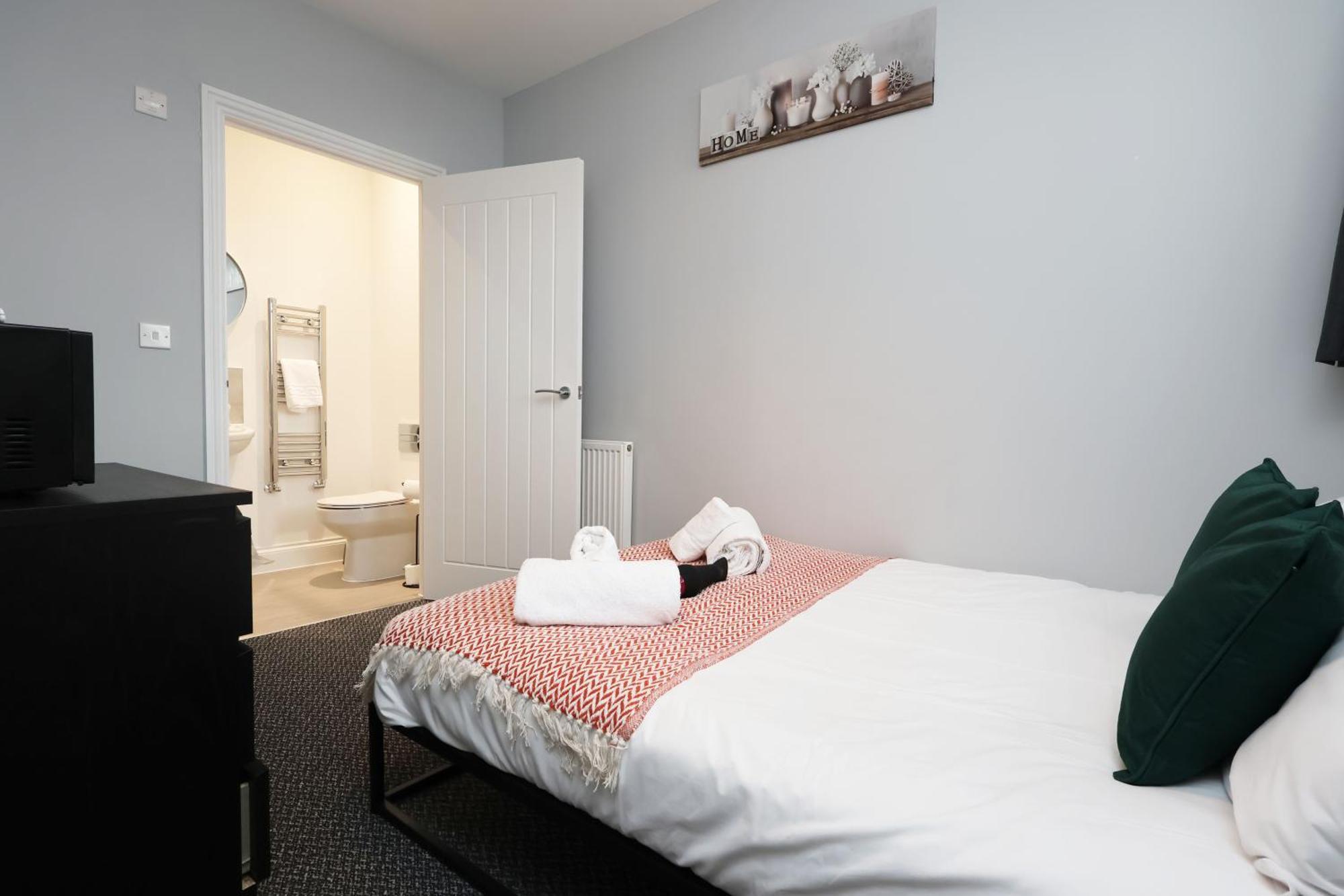 En-Suite Double Rooms, Smart Tv Comfy Style Лланелли Экстерьер фото