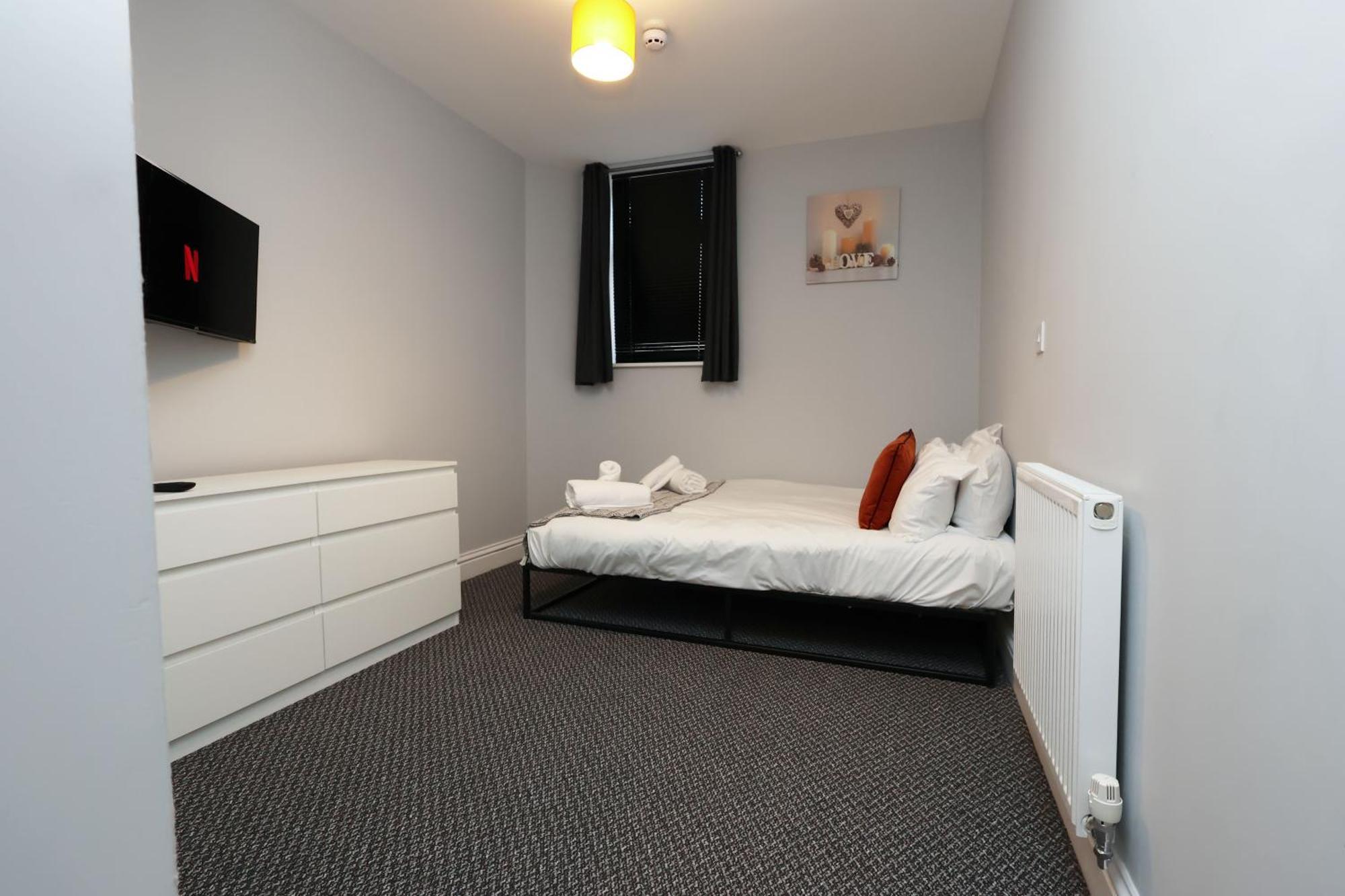 En-Suite Double Rooms, Smart Tv Comfy Style Лланелли Экстерьер фото