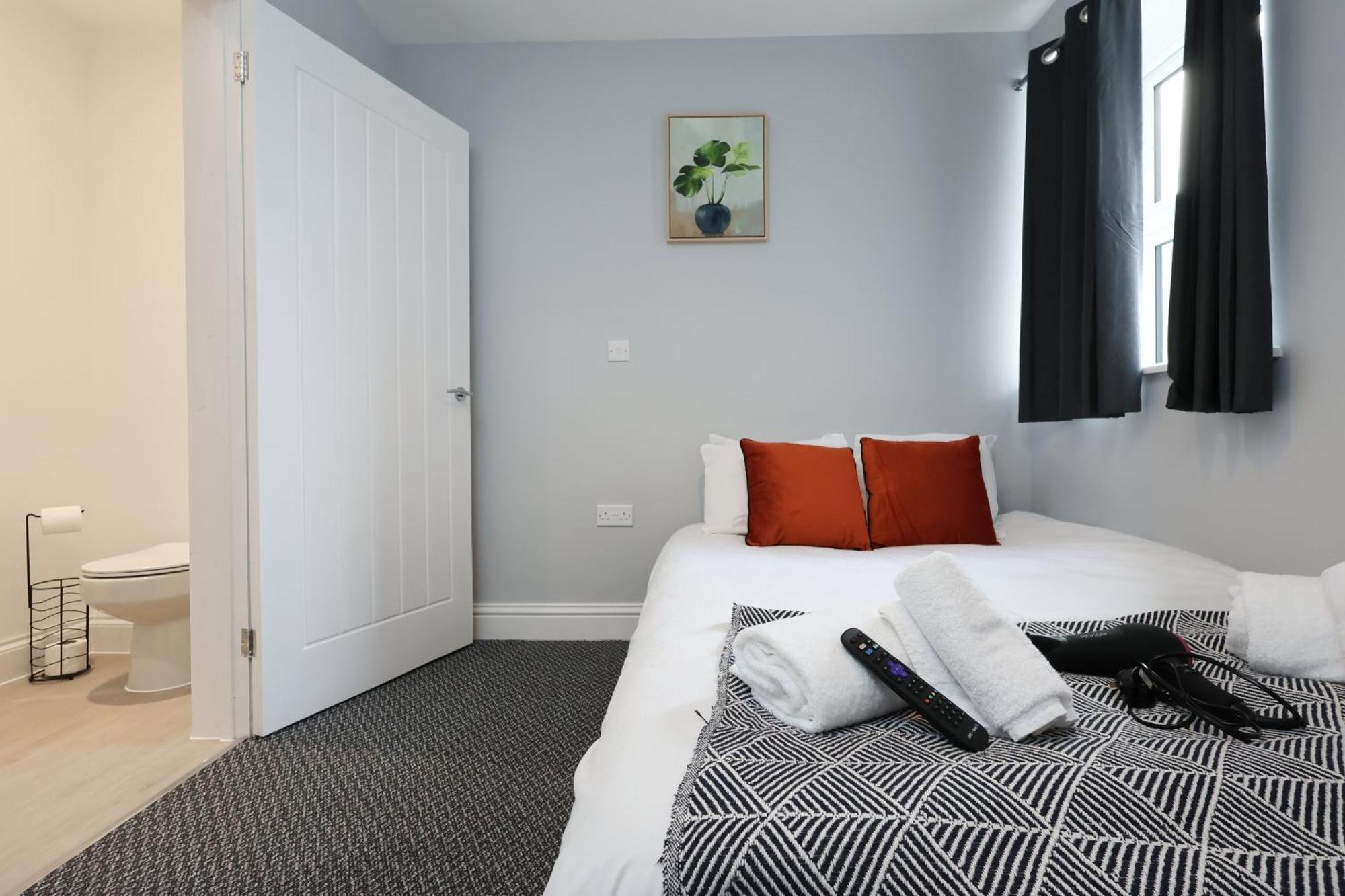 En-Suite Double Rooms, Smart Tv Comfy Style Лланелли Экстерьер фото