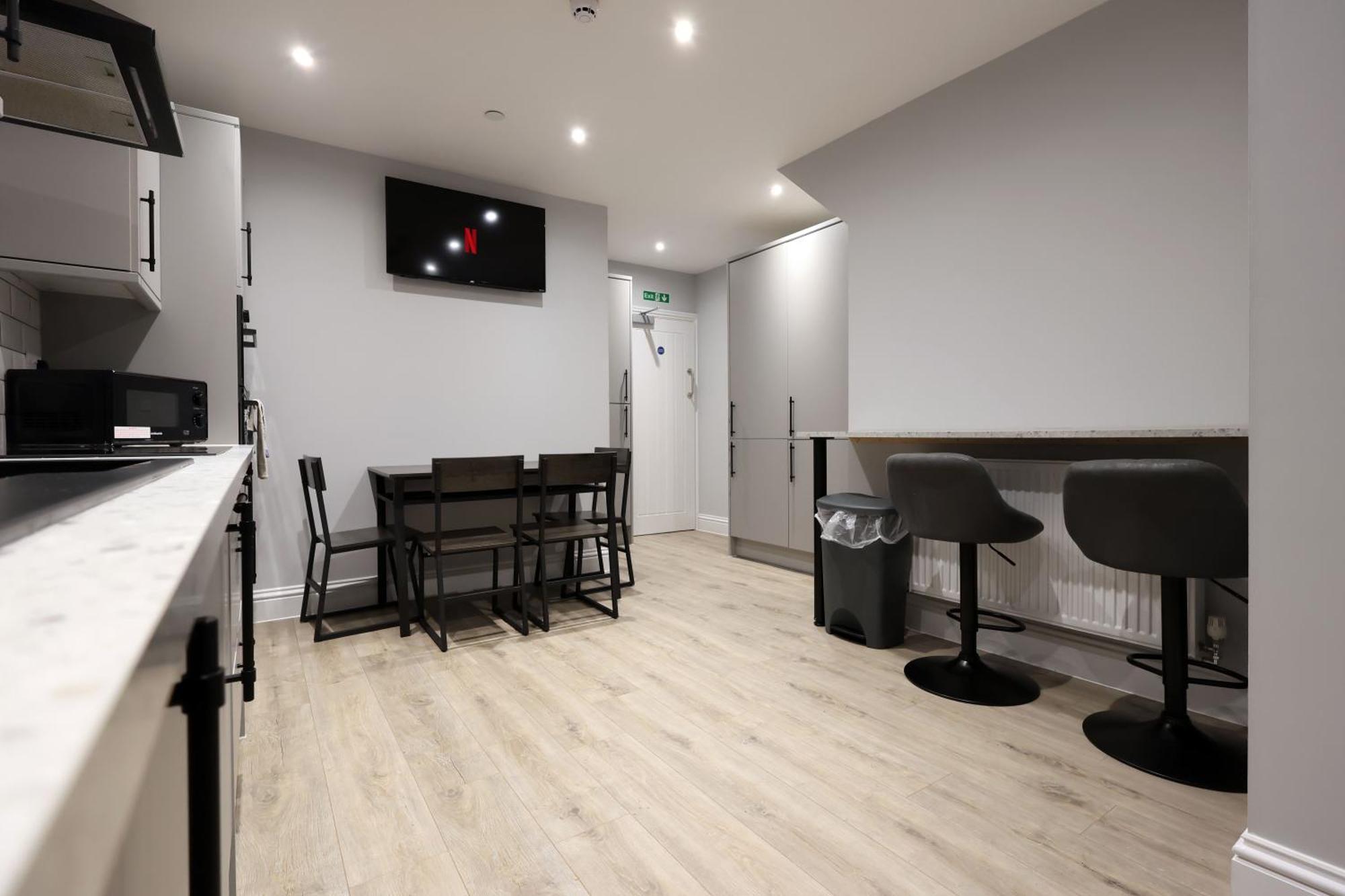 En-Suite Double Rooms, Smart Tv Comfy Style Лланелли Экстерьер фото