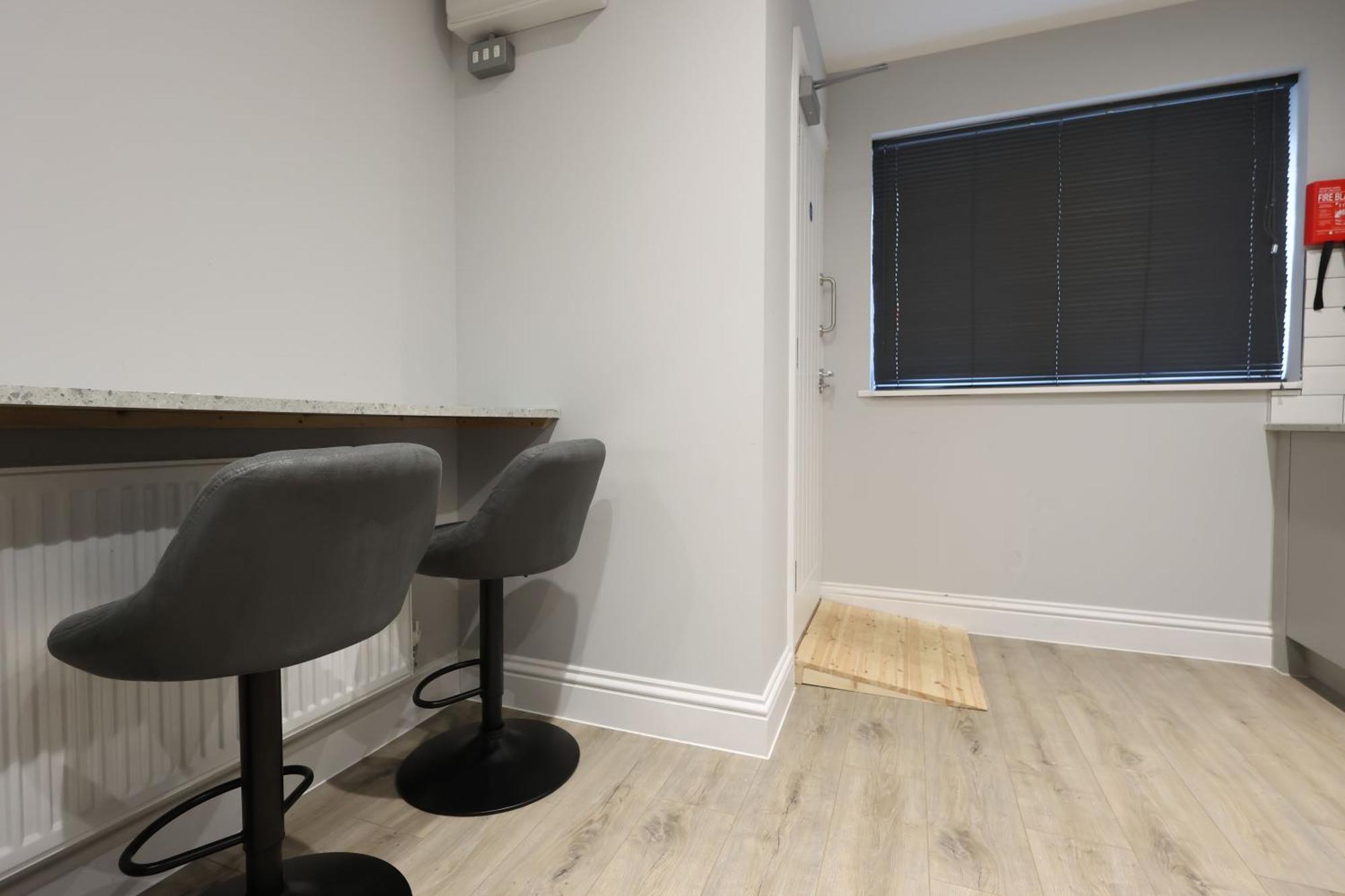 En-Suite Double Rooms, Smart Tv Comfy Style Лланелли Экстерьер фото