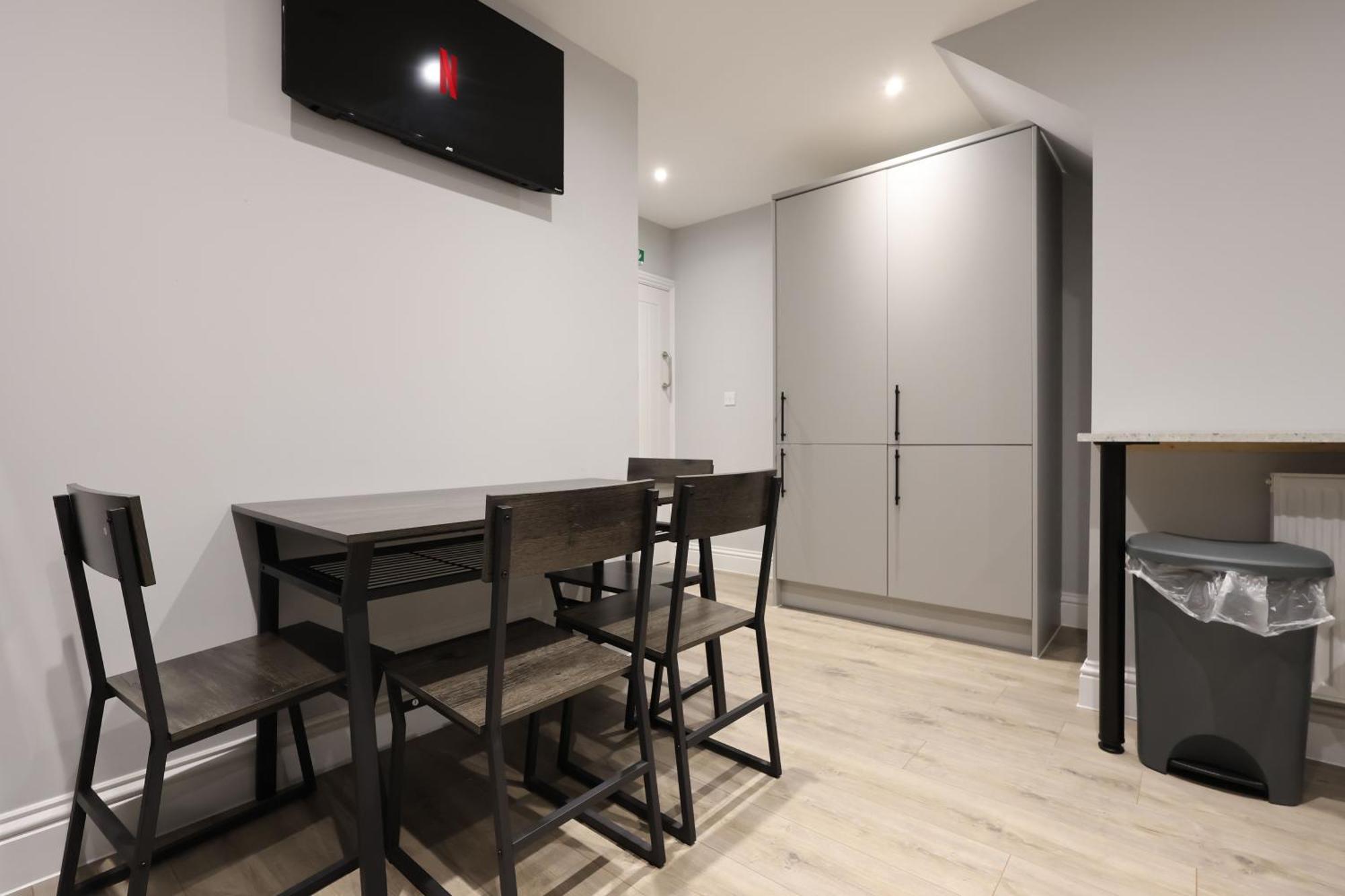 En-Suite Double Rooms, Smart Tv Comfy Style Лланелли Экстерьер фото