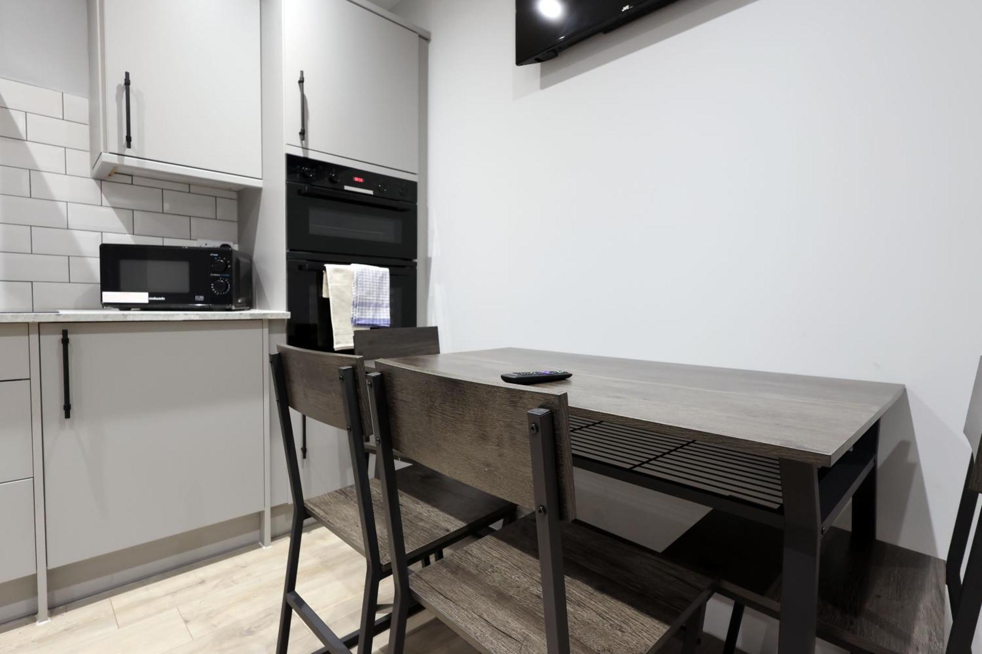 En-Suite Double Rooms, Smart Tv Comfy Style Лланелли Экстерьер фото