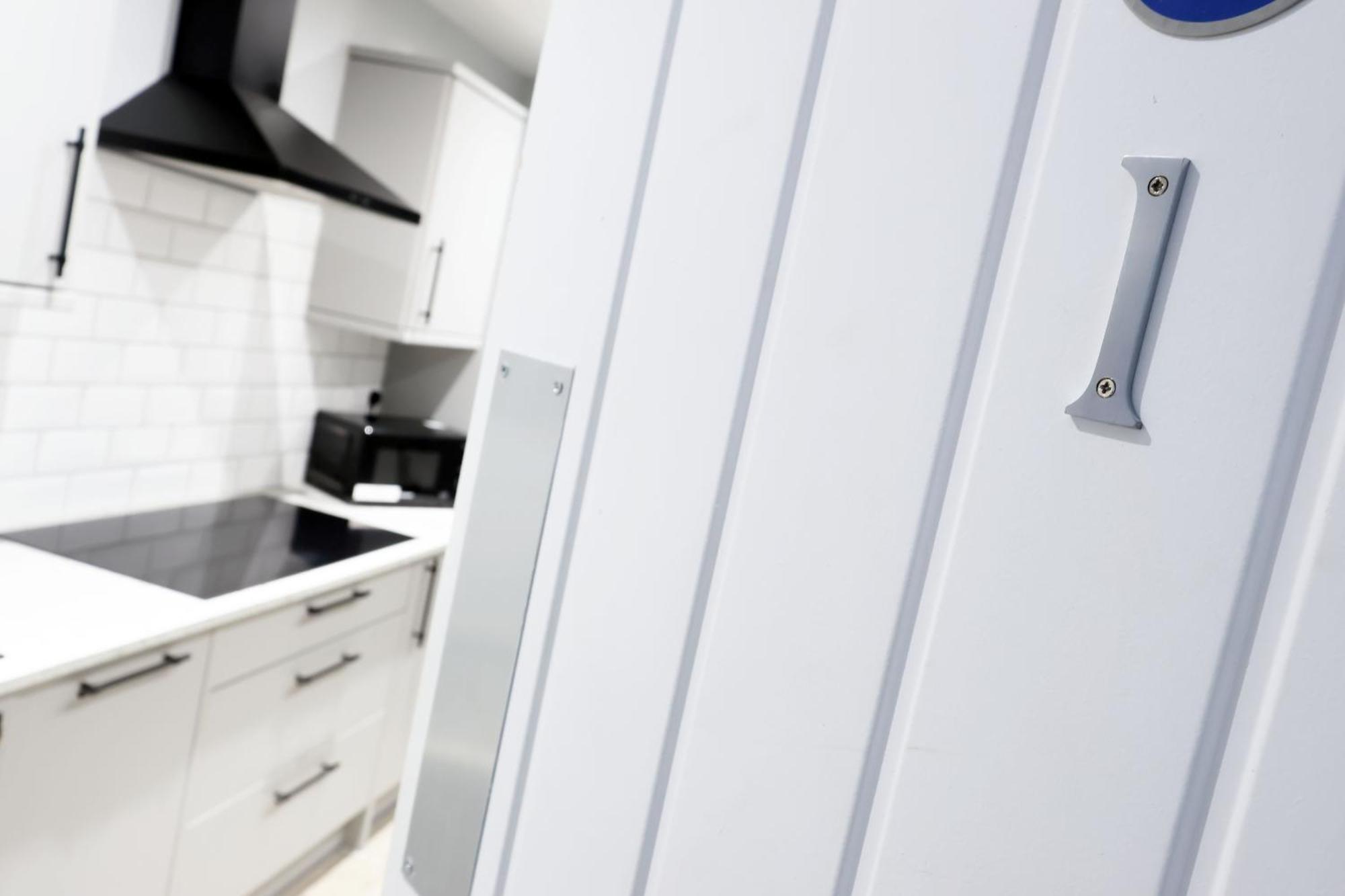 En-Suite Double Rooms, Smart Tv Comfy Style Лланелли Экстерьер фото