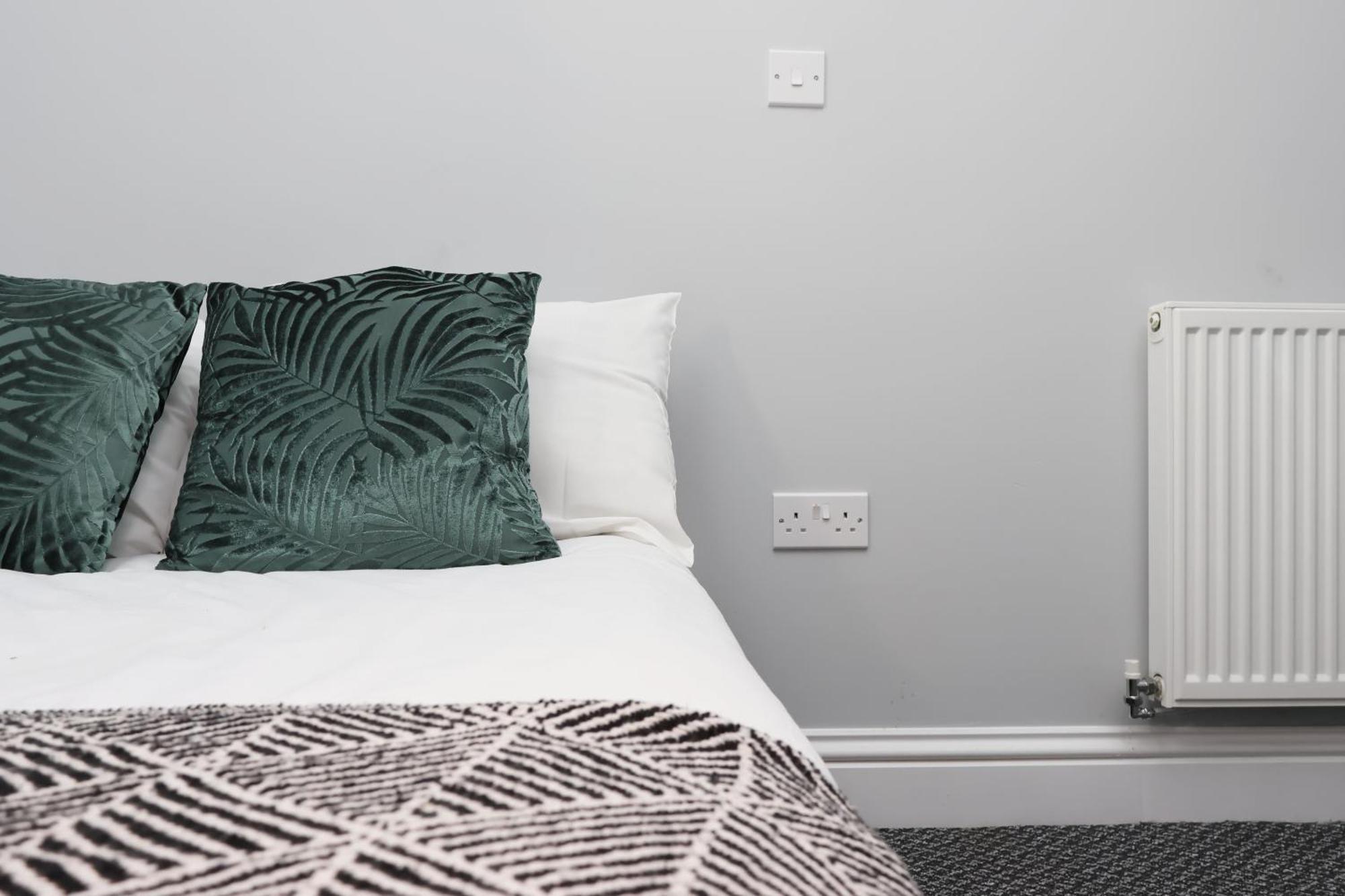 En-Suite Double Rooms, Smart Tv Comfy Style Лланелли Экстерьер фото