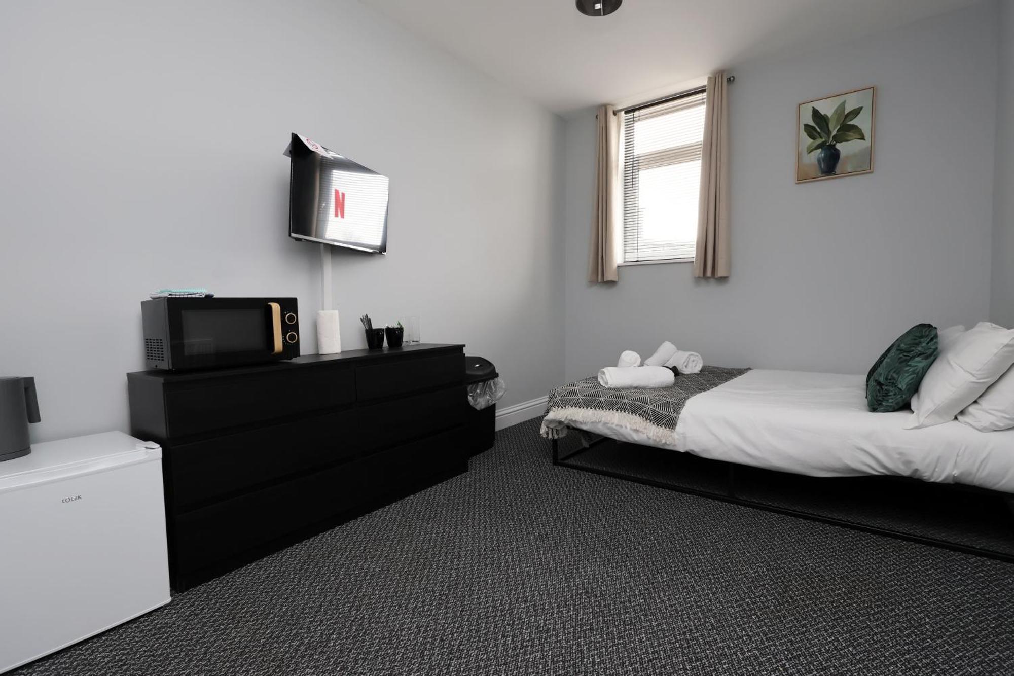 En-Suite Double Rooms, Smart Tv Comfy Style Лланелли Экстерьер фото