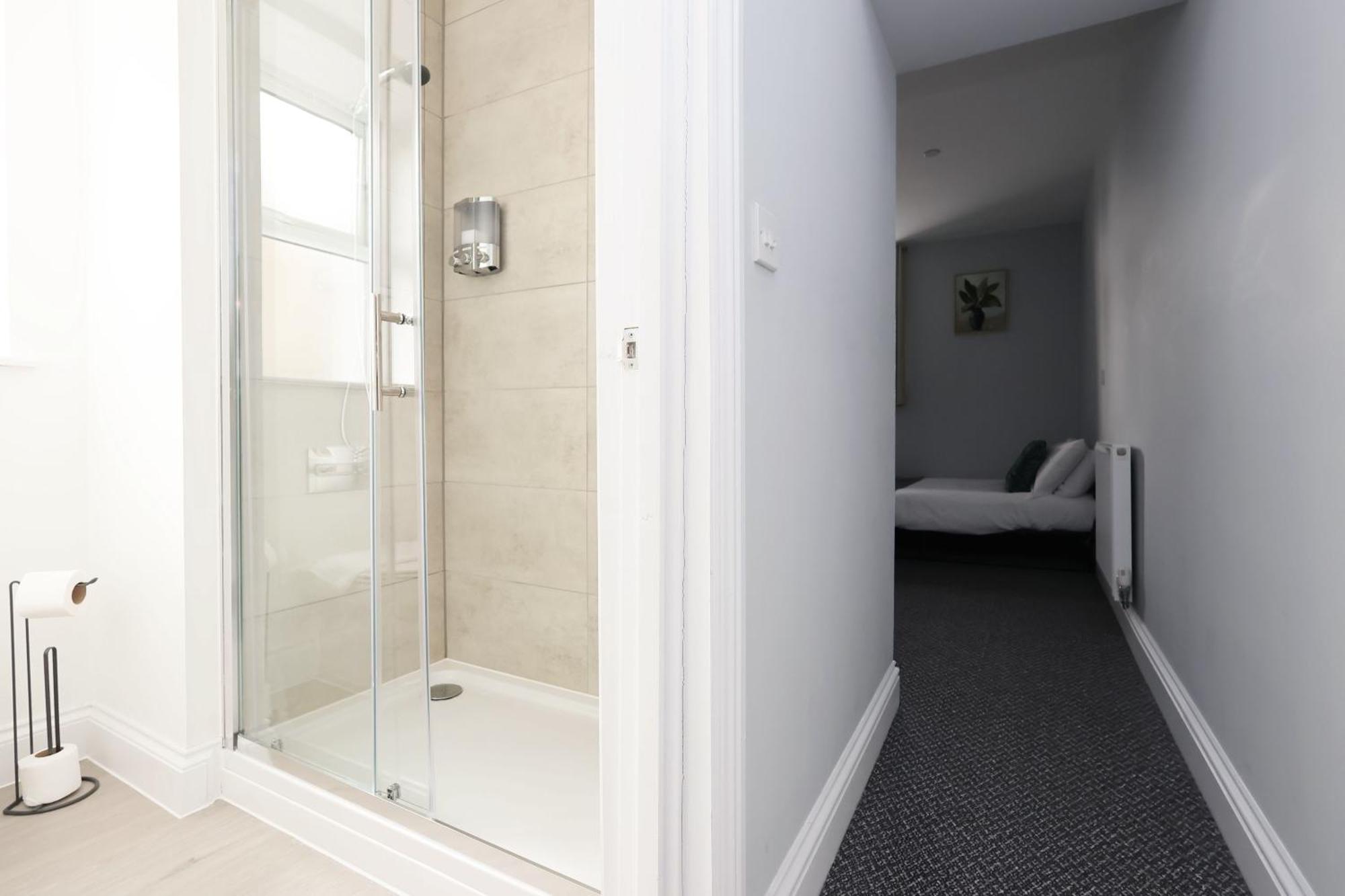 En-Suite Double Rooms, Smart Tv Comfy Style Лланелли Экстерьер фото