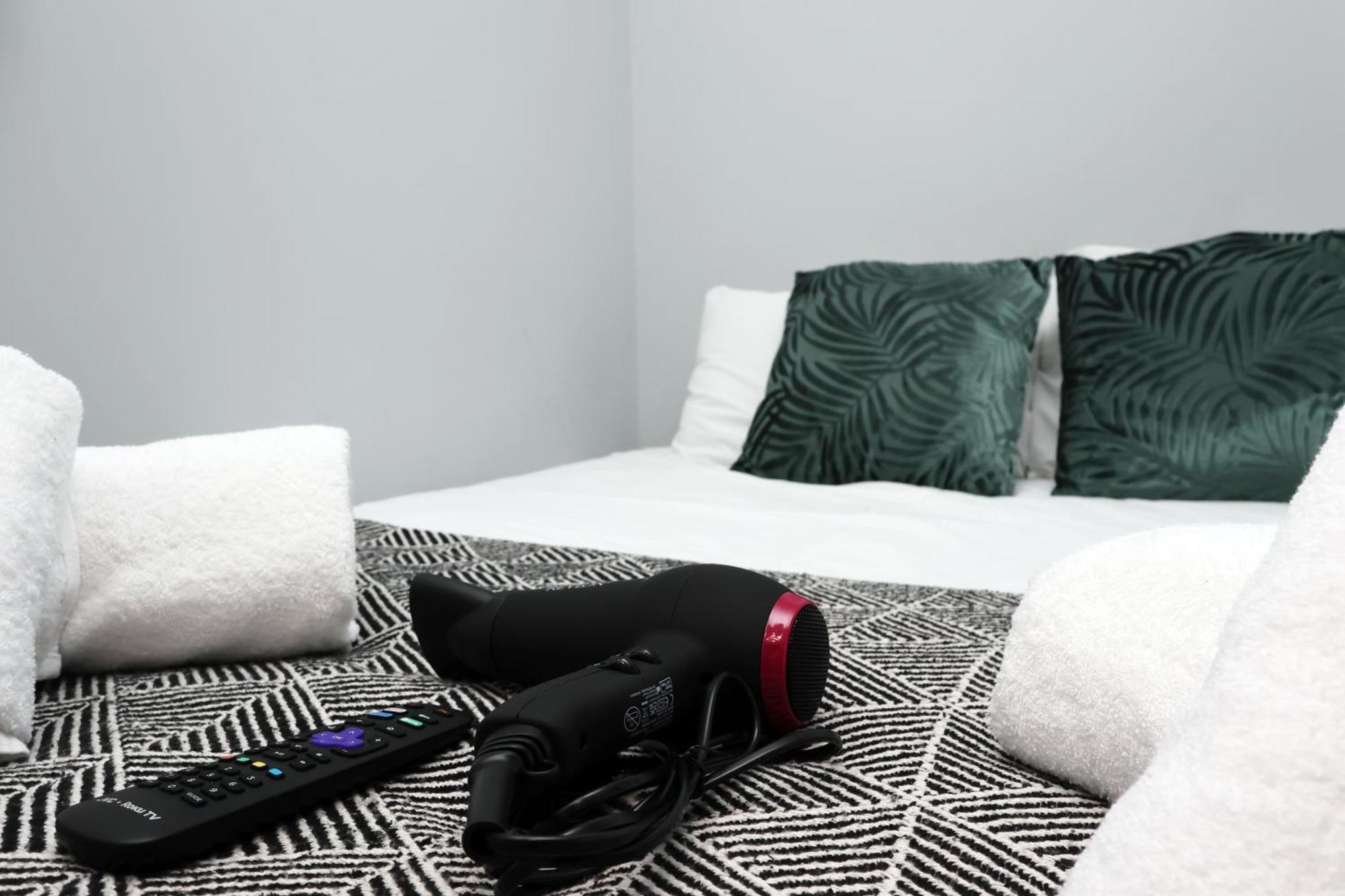 En-Suite Double Rooms, Smart Tv Comfy Style Лланелли Экстерьер фото